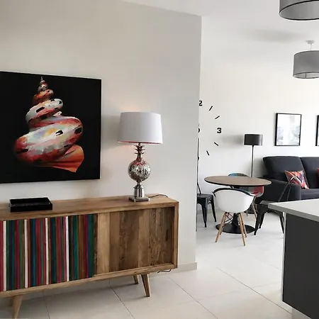 Bright & Modern Qawra *